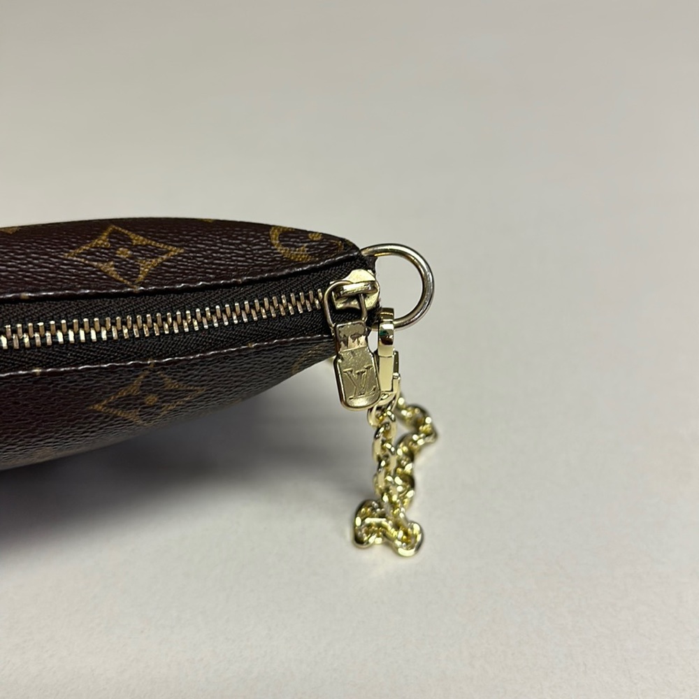 🔥🔥🔥Authentic Louis Vuitton Clutch Pouch Crossbody Bag - Picture 9 of 16